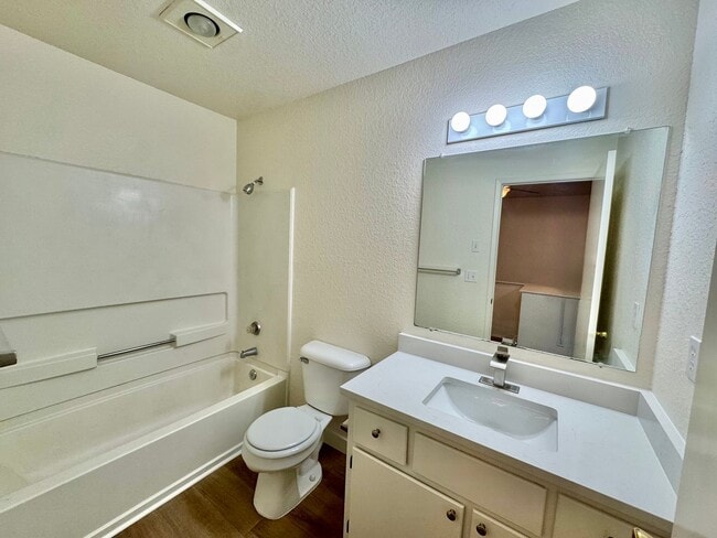 Building Photo - Beautifully Remodeled, Easy Living Townhome. Location, Location!