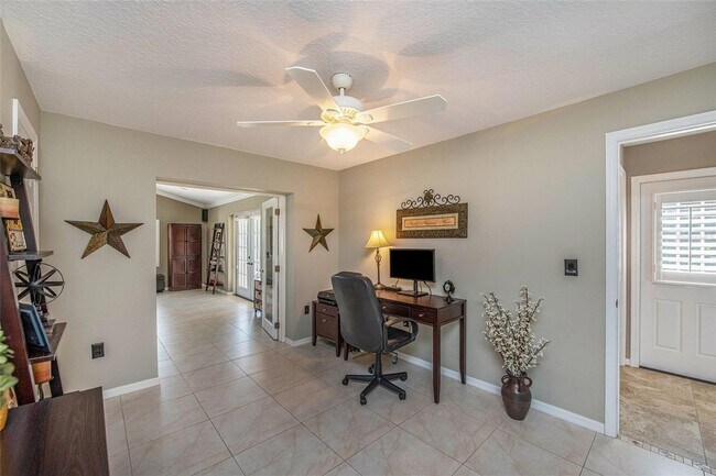 Building Photo - Beautifully updated Pool Home!!