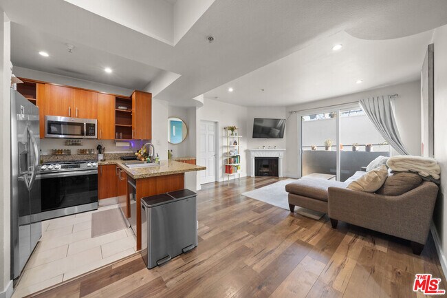 Building Photo - 620 S Gramercy Pl