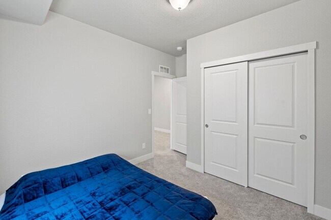Building Photo - Modern 4BD/3BA Home with Covered Balcony &...