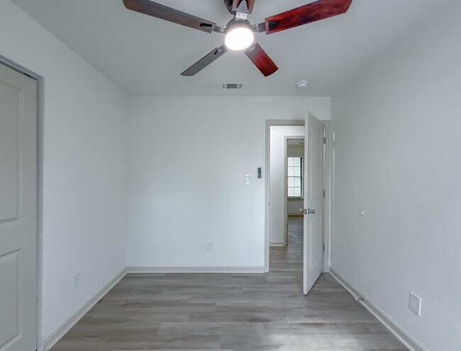 Building Photo - 2059 Little River Ln