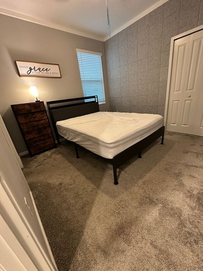 Building Photo - PENDING APPLICATION-Beautiful 1/1 In-Law S...