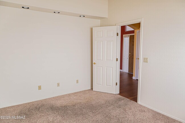 Building Photo - 11146 N Desert Flower Dr