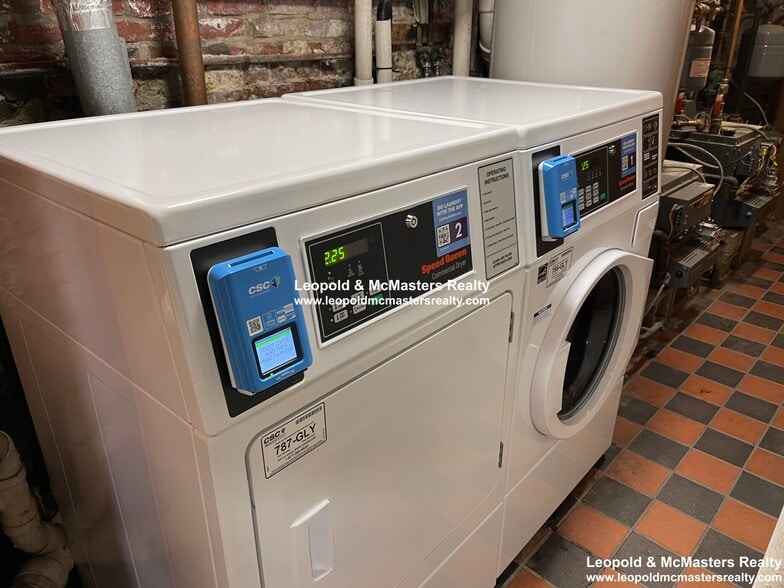 Building Photo - 22 Joy St