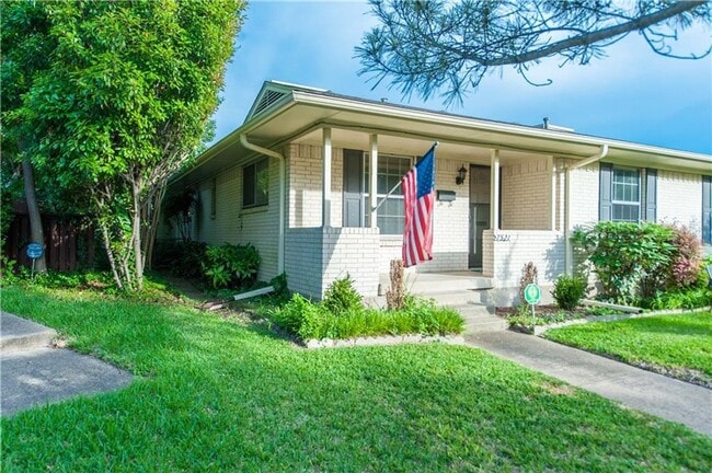 Building Photo - Updated White Rock Lake Area Duplex