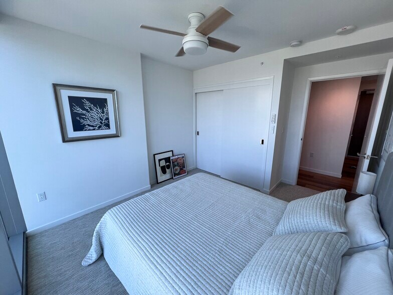 Bedroom Reverse - 1515 Liona St