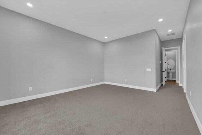 Building Photo - 10648 Stone Ledge Ave