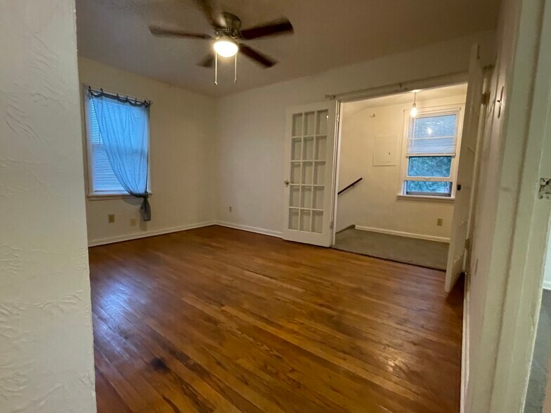 Building Photo - 706 S 25th St