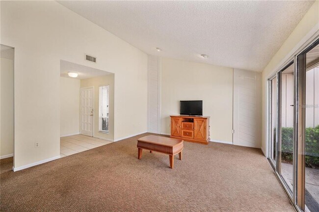 Building Photo - 4231 Oak Loop