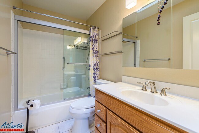 Building Photo - Lovely Home | Bonus Room | A/C | Solar Panels