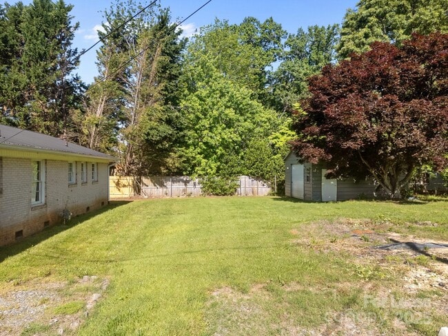 Building Photo - 136 Kent Dr