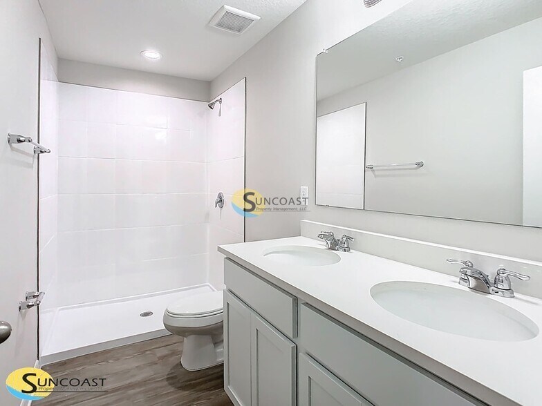 Building Photo - 3821 SW 43rd Ct