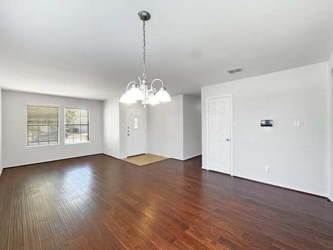 Building Photo - 8139 Ashwood Pointe