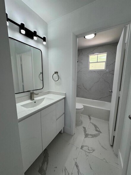 Building Photo - 4421 SW 72nd Ter