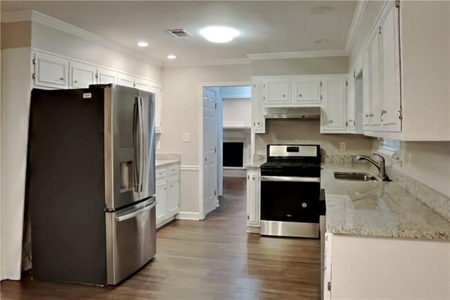 Building Photo - 2052 Sumter Ct