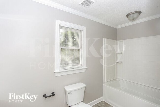 Building Photo - 2422 Haybrook Ln