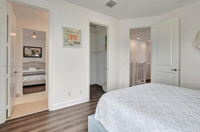 Building Photo - 6657 Quiet Wave Trl