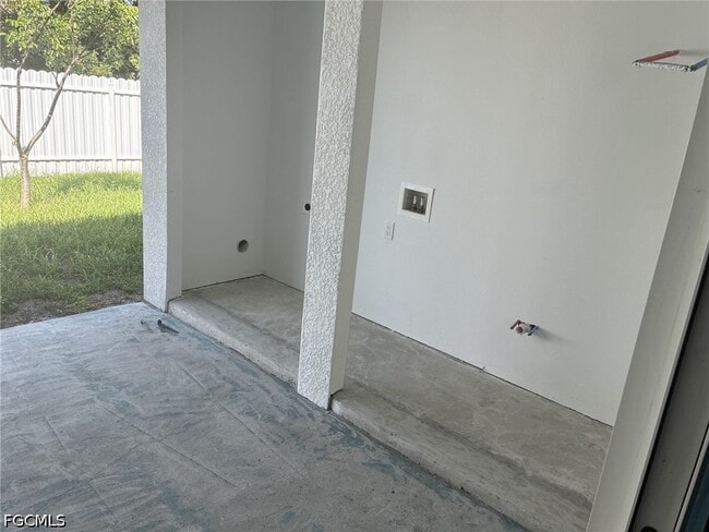 Building Photo - 908 NE 8th Pl