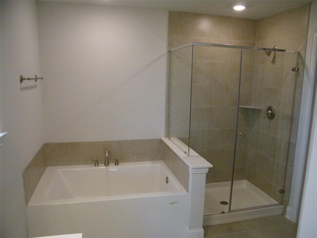 Building Photo - 5315 New Iberia Ln