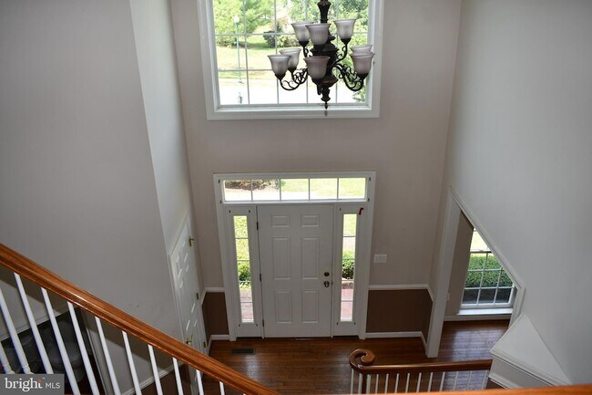 Building Photo - 6 Hollow Creek Cir