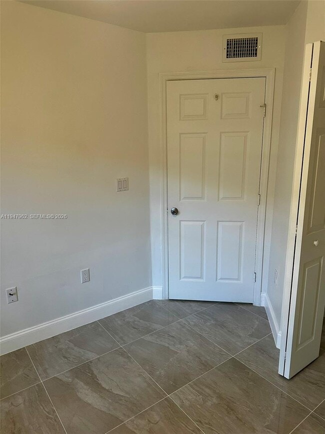 Building Photo - 2941 NE 185th St