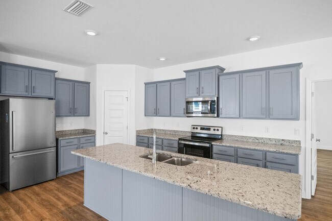 Building Photo - DON'T MISS OUT!