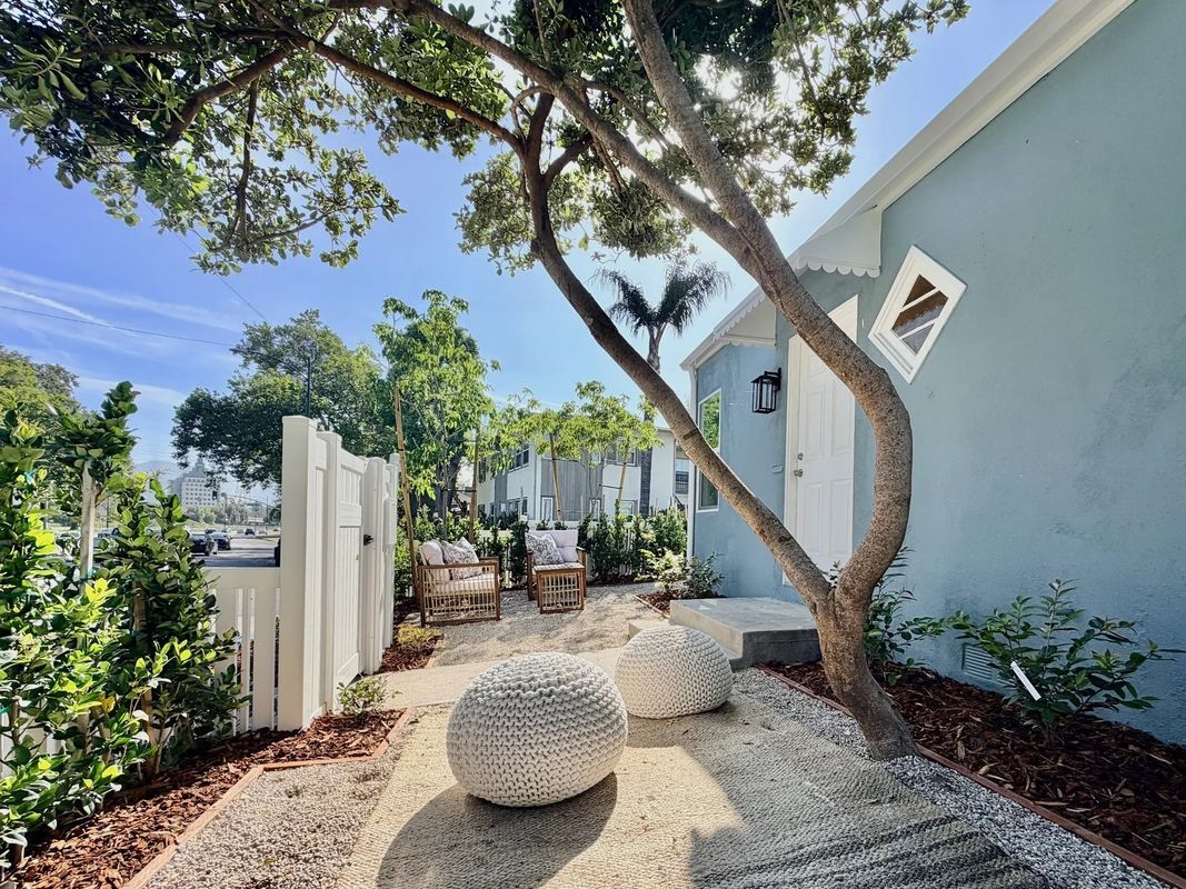 Building Photo - 2924 W Riverside Dr