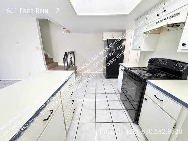 Building Photo - 601 Free Rein