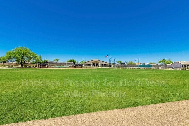 Building Photo - 18151 N Fiesta Dr