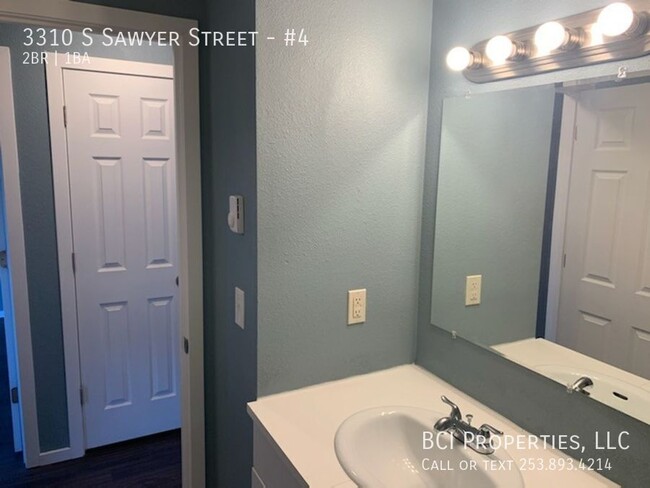 Building Photo - Beautiful remodeled 2 bedroom apartment co...