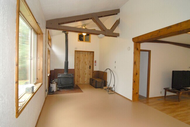 Building Photo - Riverfront property in Coast Range
