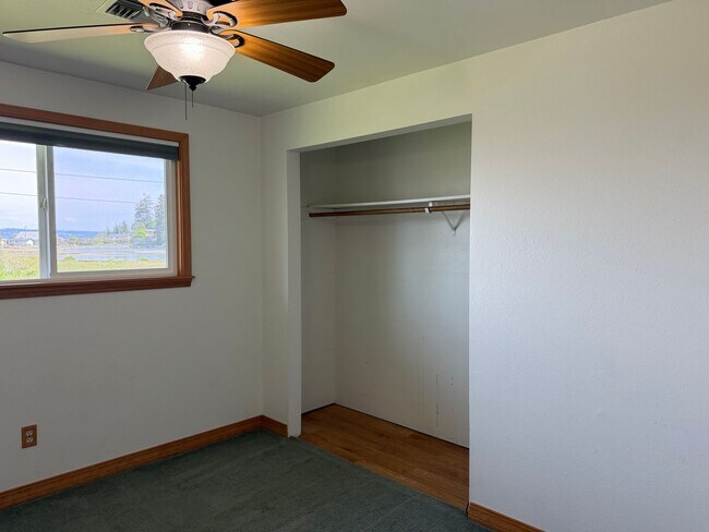 Building Photo - Harrington Lagoon Water View Home!
