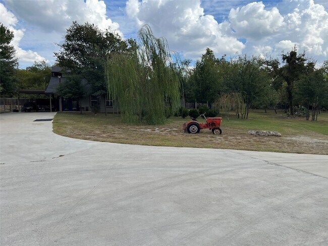 Building Photo - 7489 Red Bud Ln