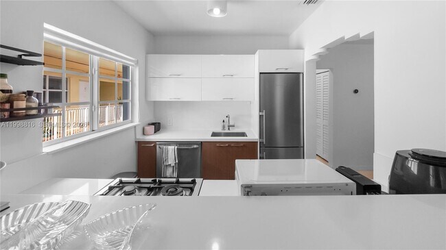 Building Photo - 645 Michigan Ave