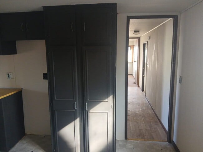 Building Photo - 11 Camelot Dr