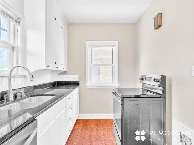 Building Photo - 2 bedroom duplex for rent in Midtown!