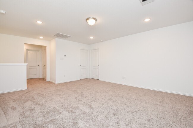 Building Photo - 8106 Royal Palm Ct