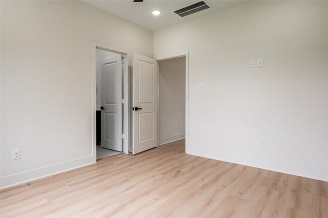 Building Photo - 8132 Brandon St