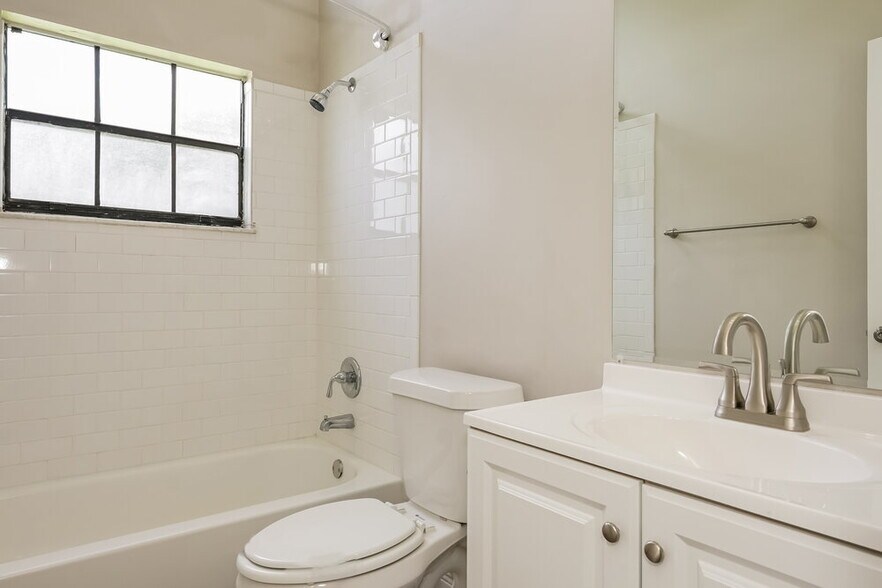 Building Photo - 634 Monroe Harbor Pl