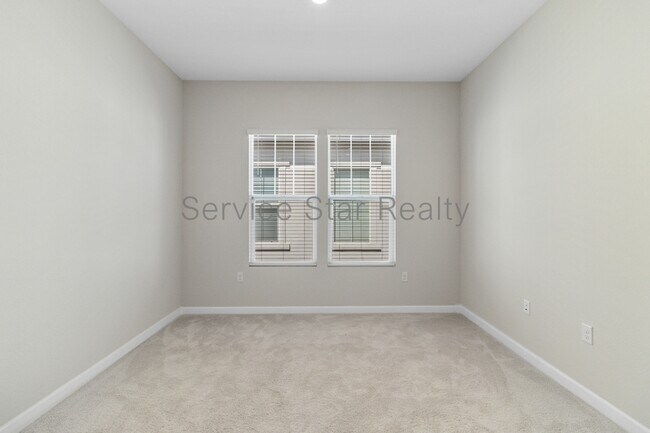 Building Photo - 5062 E Hartford Ave