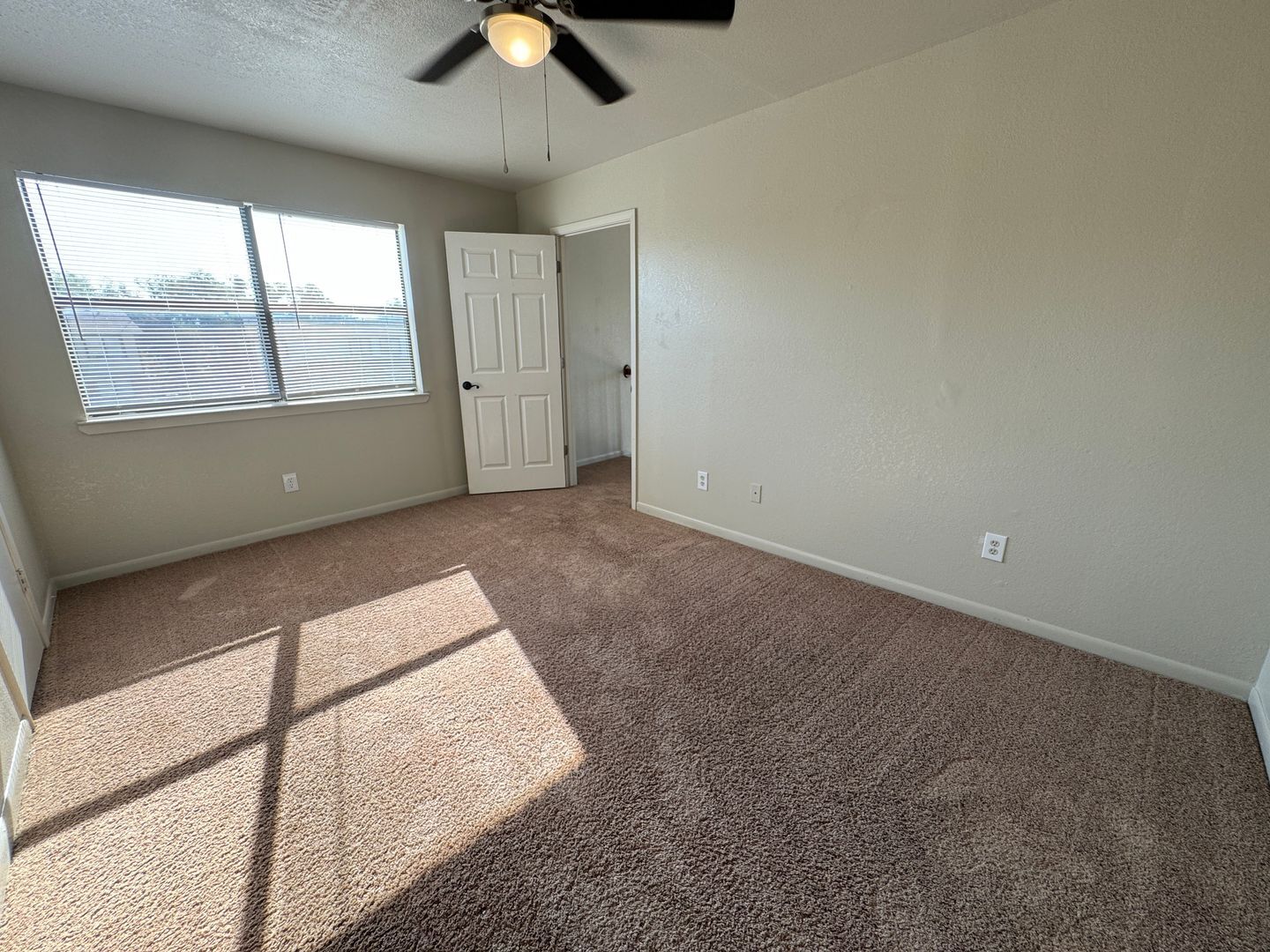 Building Photo - 1203 Monroe Loop