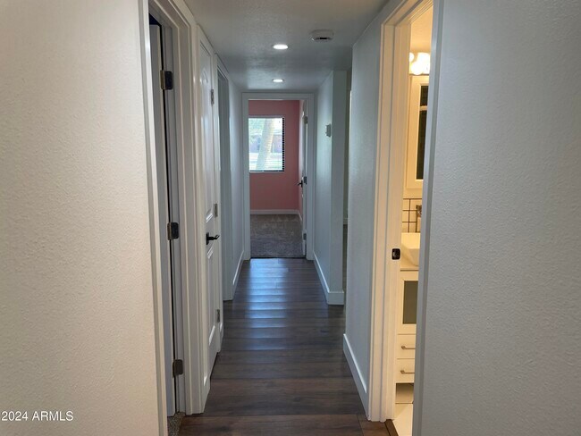 Building Photo - 4322 W Sandra Cir