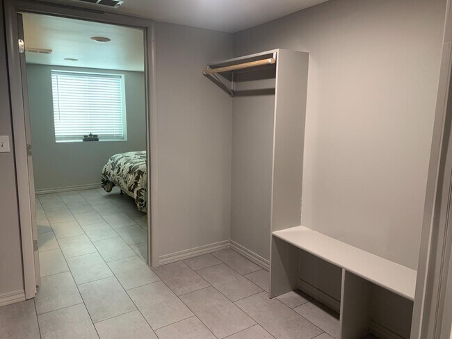 Building Photo - 2709 Highland Dr