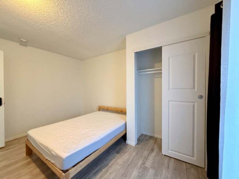 Building Photo - 2708 W 98th Dr