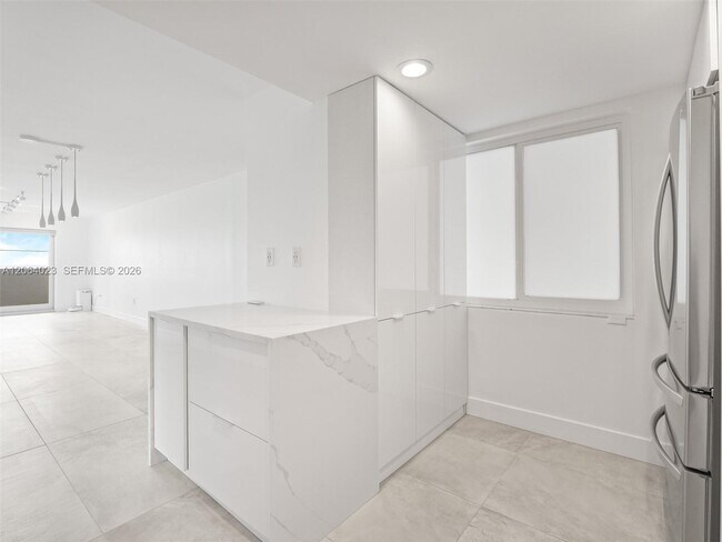 Building Photo - 6725 Harding Ave