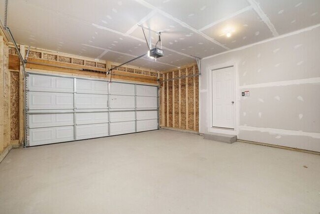 Building Photo - 313 N Harris St