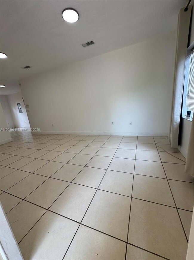 Building Photo - 761 NW 24th Ct