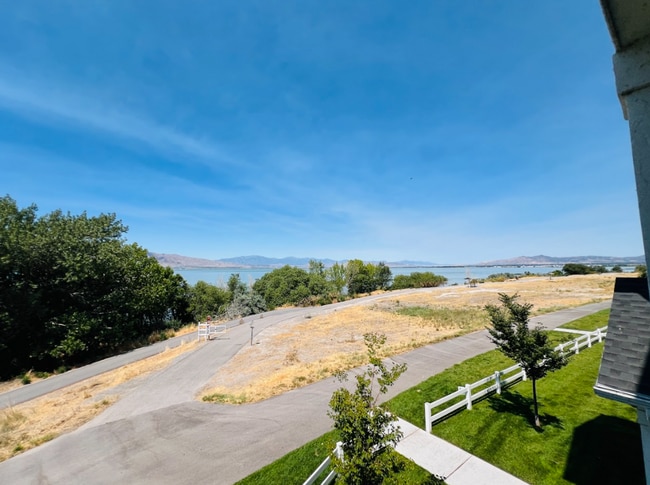 Building Photo - Your Vineyard Home – 3?Bed, 2?Bath Condo