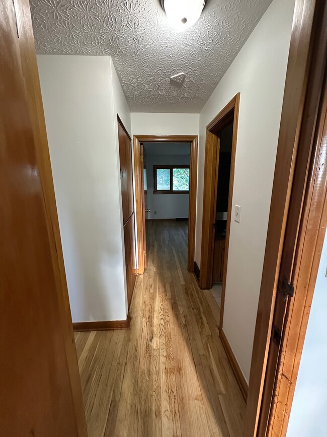 Building Photo - 3637 Sunset Dr