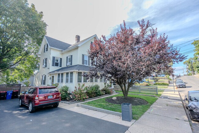 Building Photo - 37 Quintard Ave